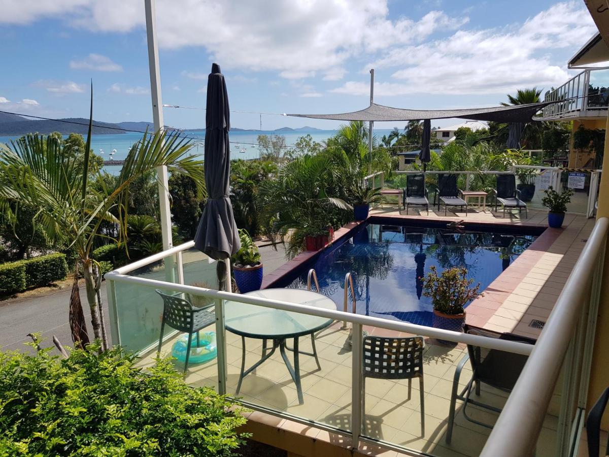 Sunlit Waters Studio Apartments Airlie Beach Exterior photo
