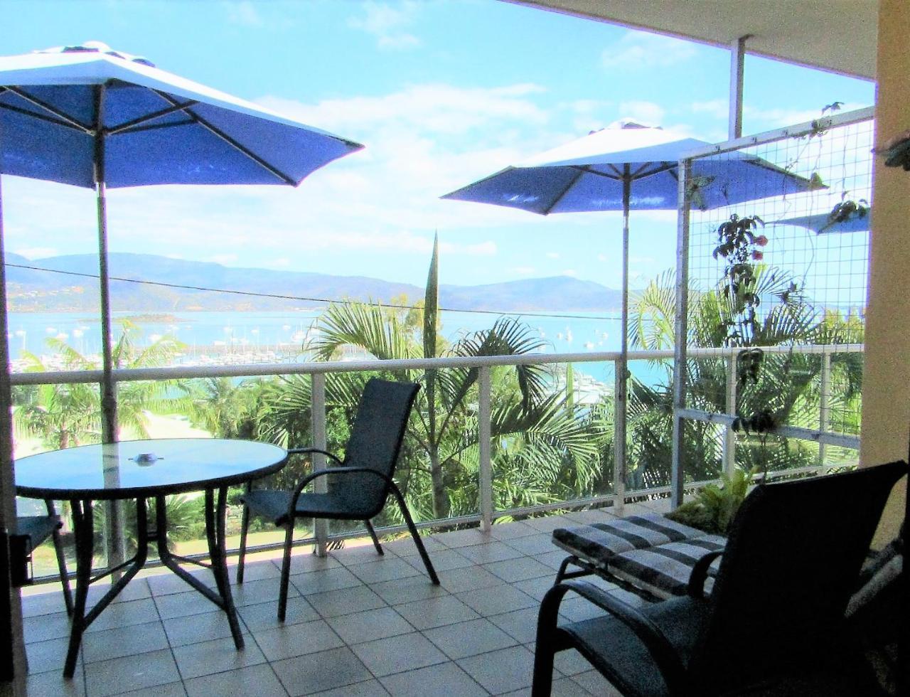 Sunlit Waters Studio Apartments Airlie Beach Exterior photo