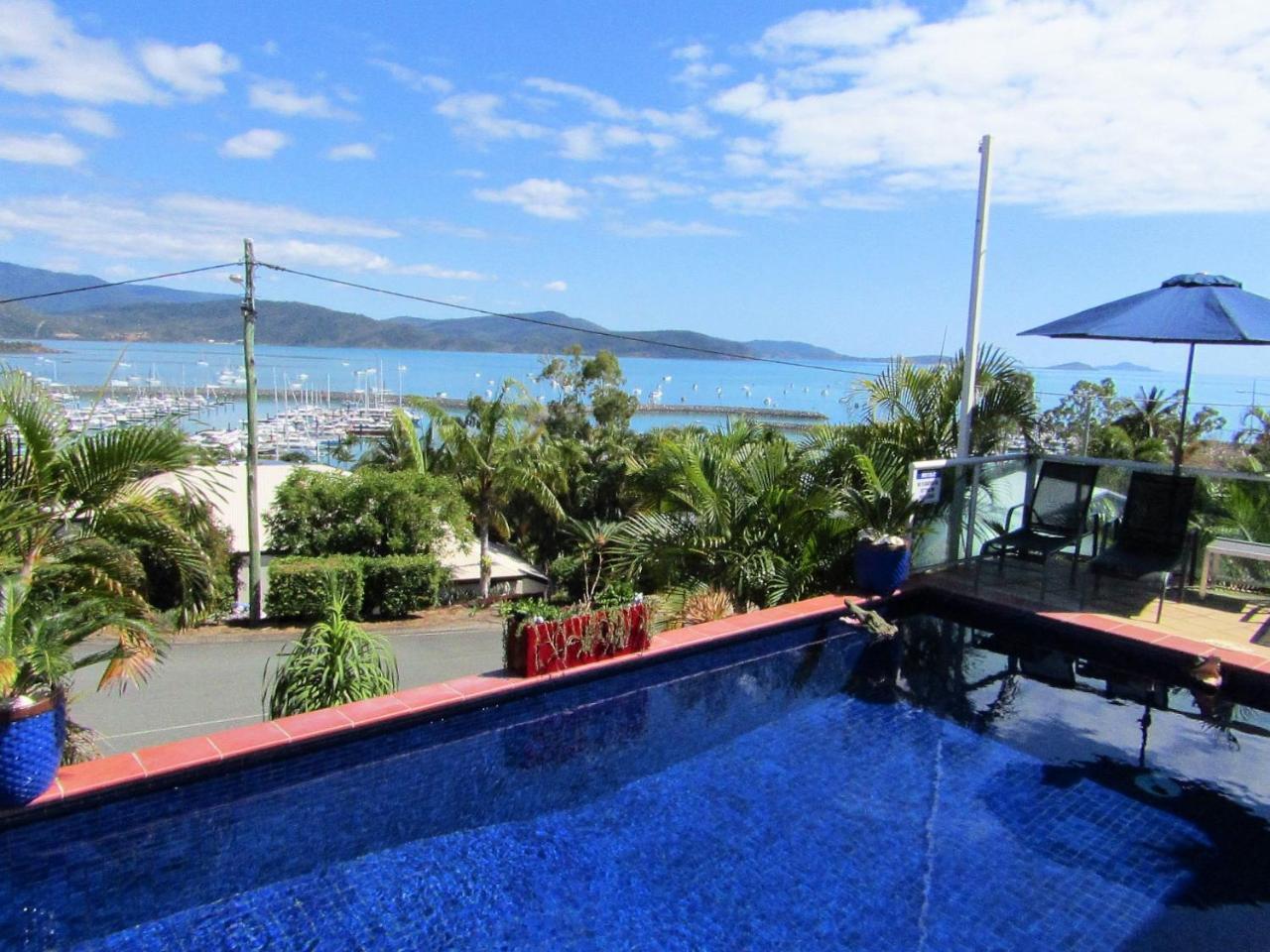 Sunlit Waters Studio Apartments Airlie Beach Exterior photo