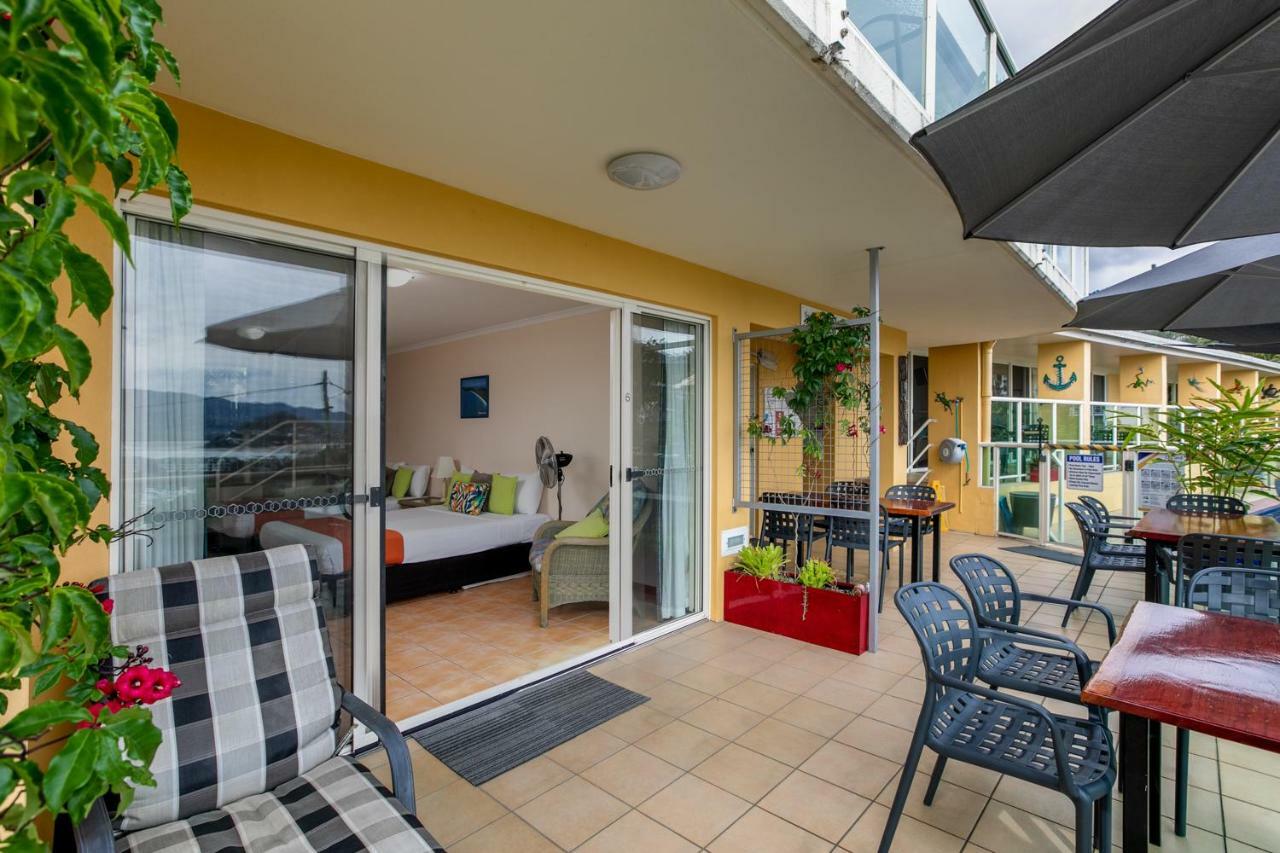 Sunlit Waters Studio Apartments Airlie Beach Exterior photo