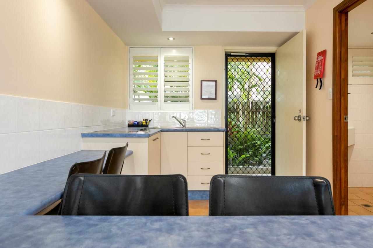 Sunlit Waters Studio Apartments Airlie Beach Exterior photo