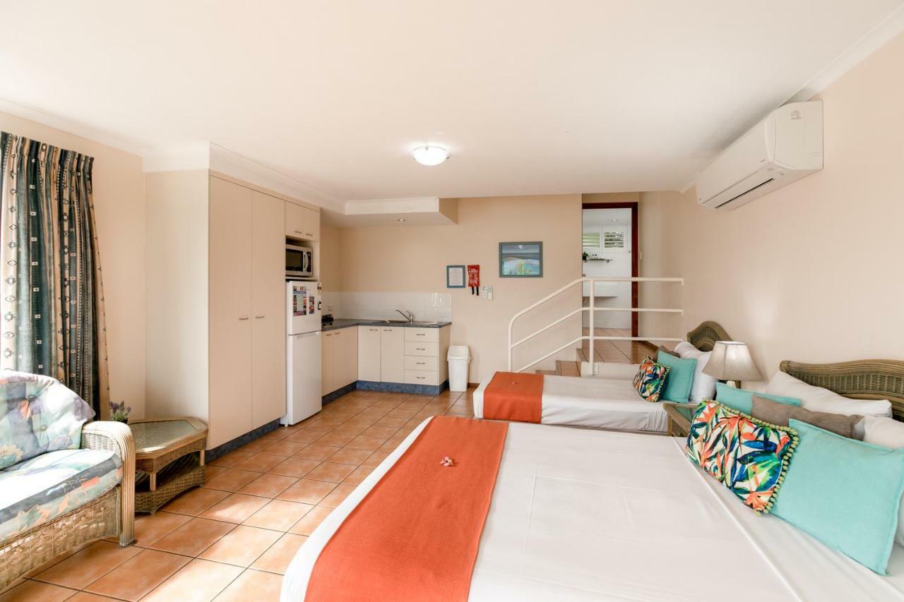 Sunlit Waters Studio Apartments Airlie Beach Exterior photo