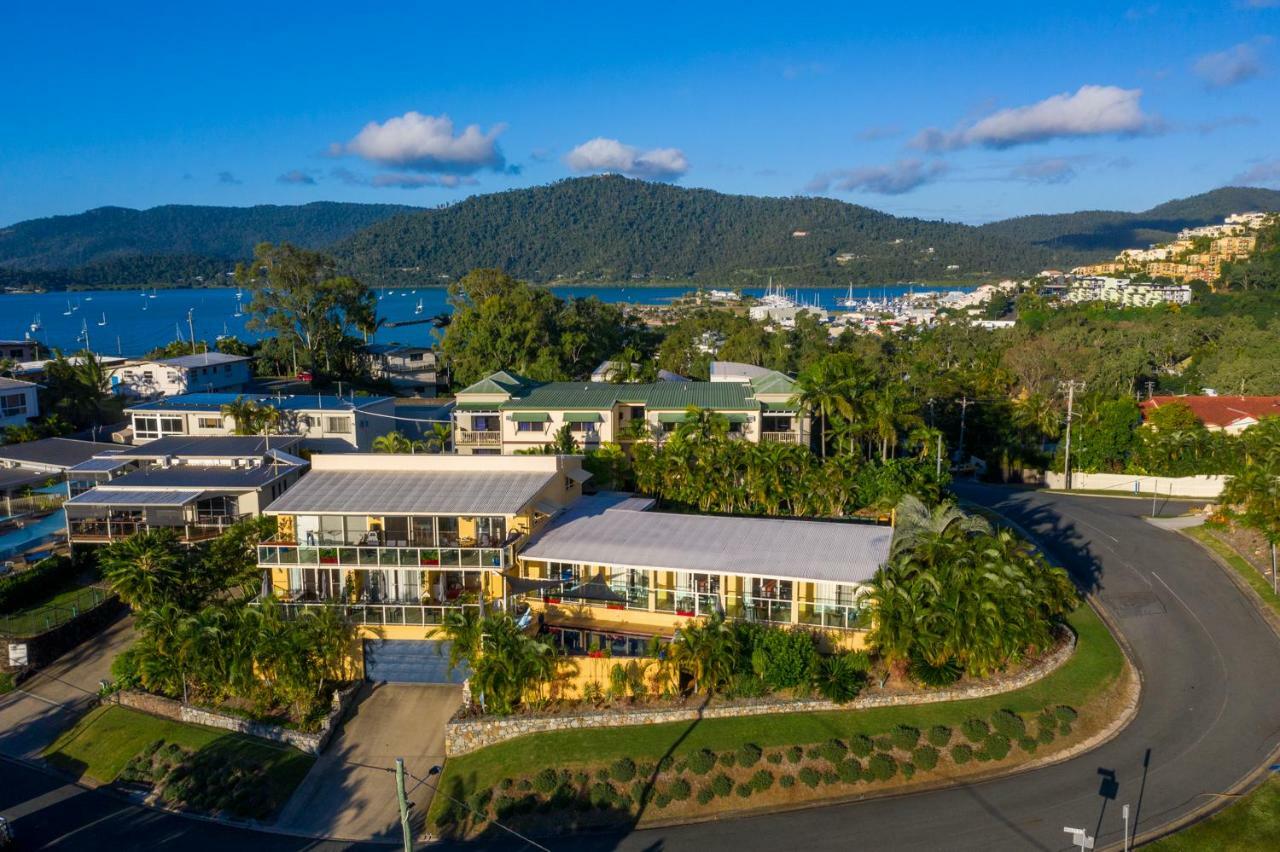 Sunlit Waters Studio Apartments Airlie Beach Exterior photo