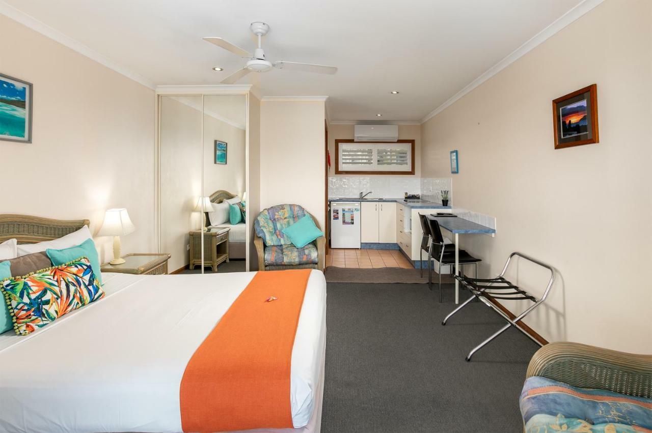 Sunlit Waters Studio Apartments Airlie Beach Exterior photo