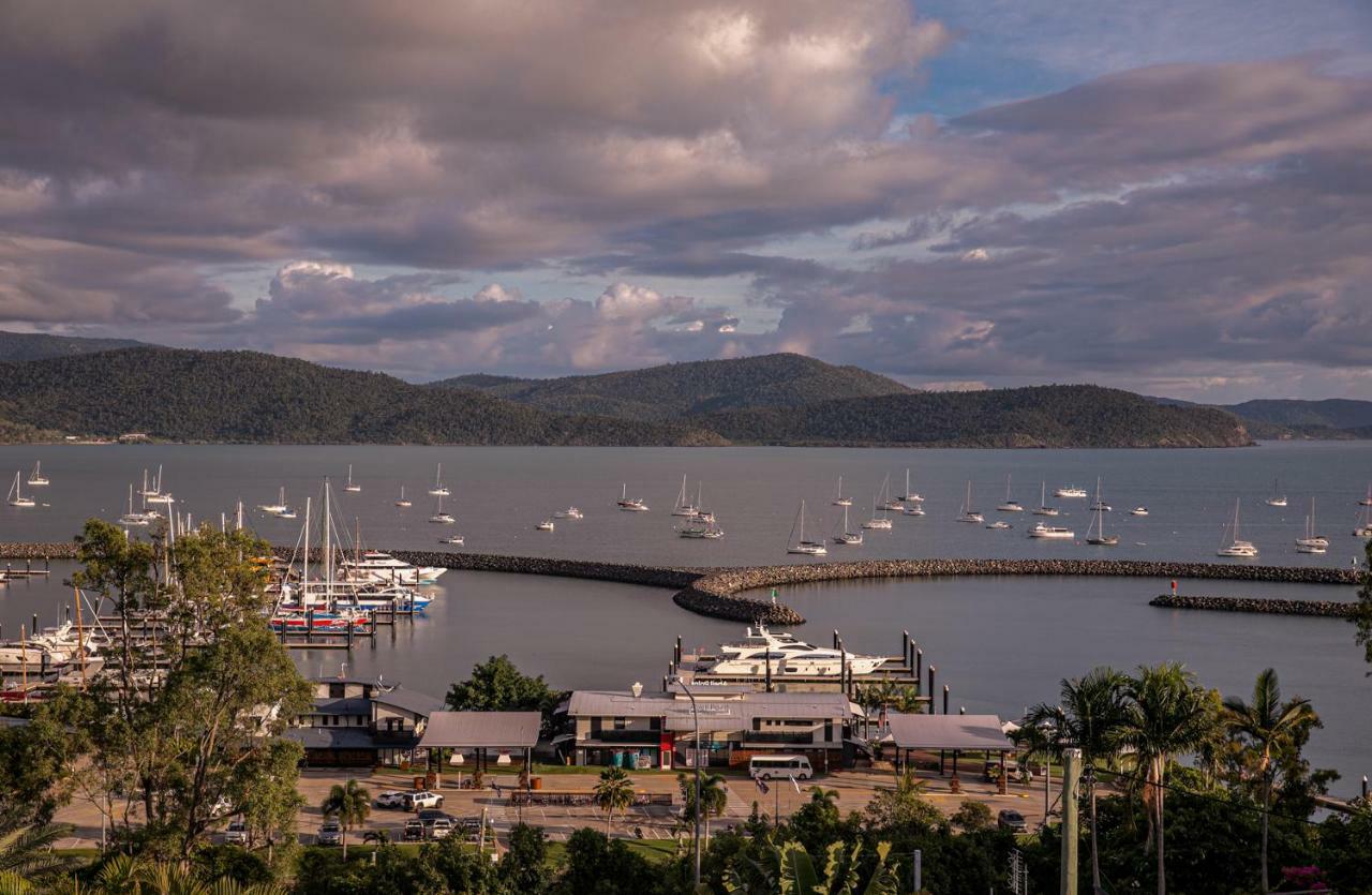 Sunlit Waters Studio Apartments Airlie Beach Exterior photo