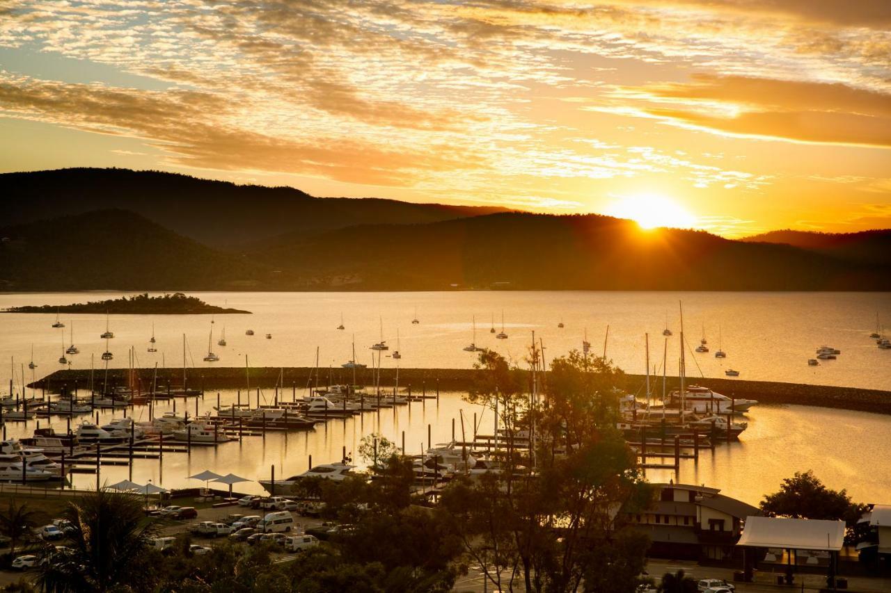 Sunlit Waters Studio Apartments Airlie Beach Exterior photo